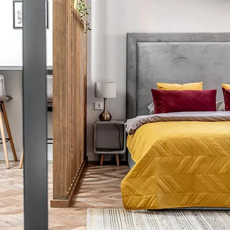 Stylish And Modern Cathedral Square Studio *
