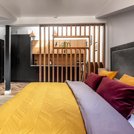Stylish And Modern Cathedral Square Studio *